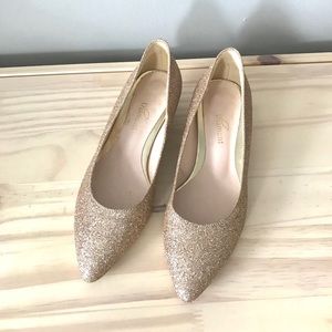 Gold pumps for party